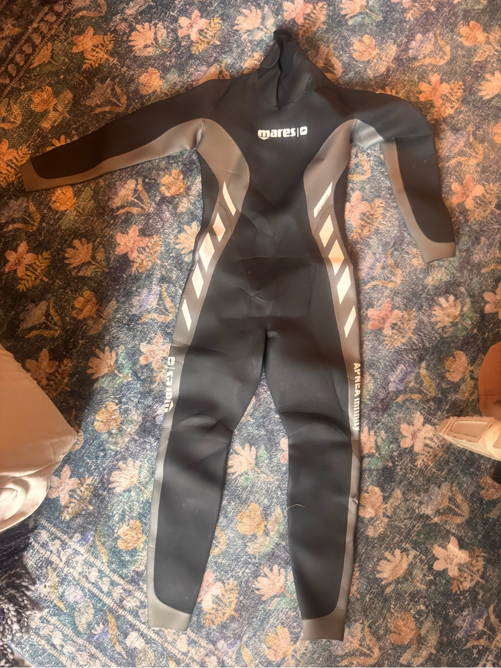 Mares Apnea Infinity Men's Full-Body Wetsuit in Black and Gray